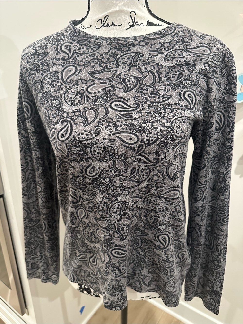 Jones New York Gray Paisley Long-Sleeve Tee
